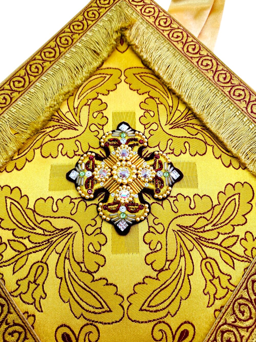 Готове облачення ієрея розшите камінням Swarovski, розмір 52–54, зріст 176–182 см