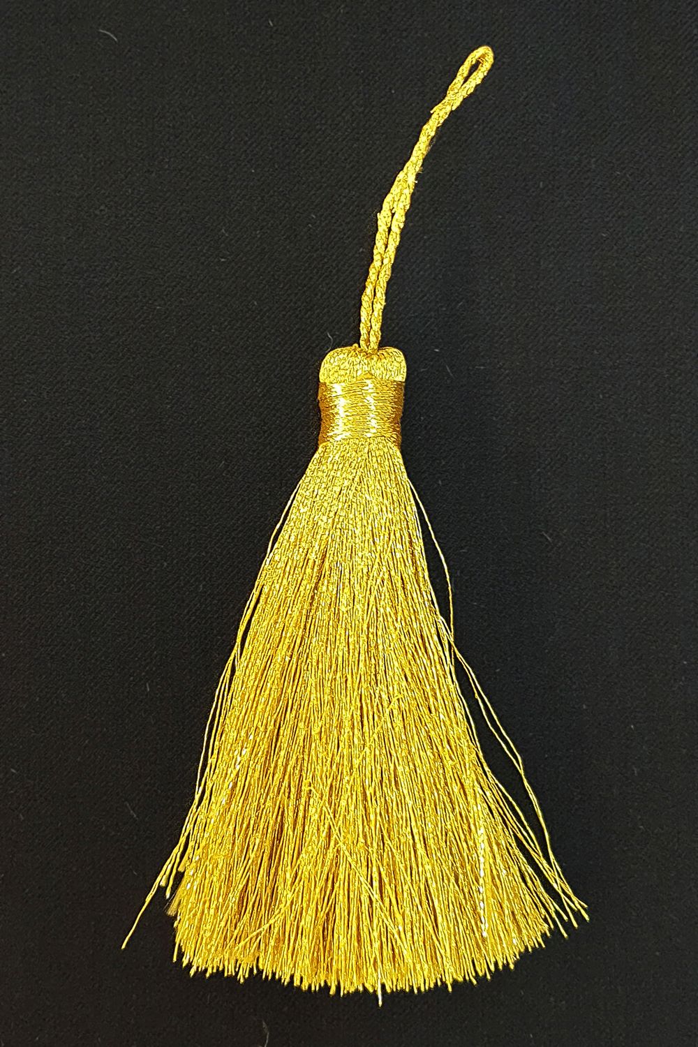 Straight thread tassel 7 cm golden